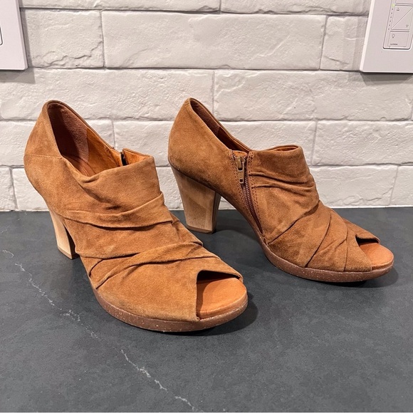 Naya sz 10 Ana tan suede peeptoe ruched ankle booties shooties - Picture 1 of 15